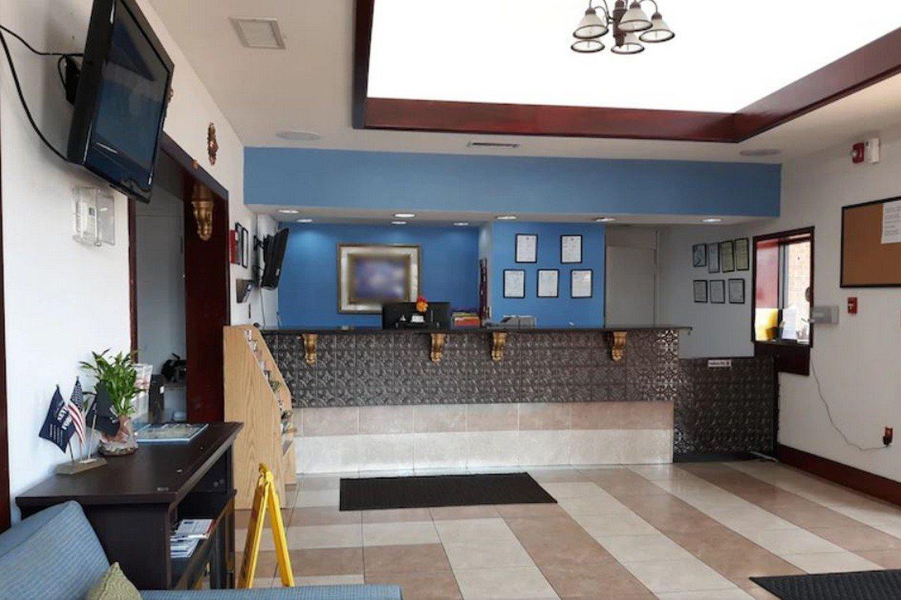 Americas Best Value Inn Stockbridge Exterior photo