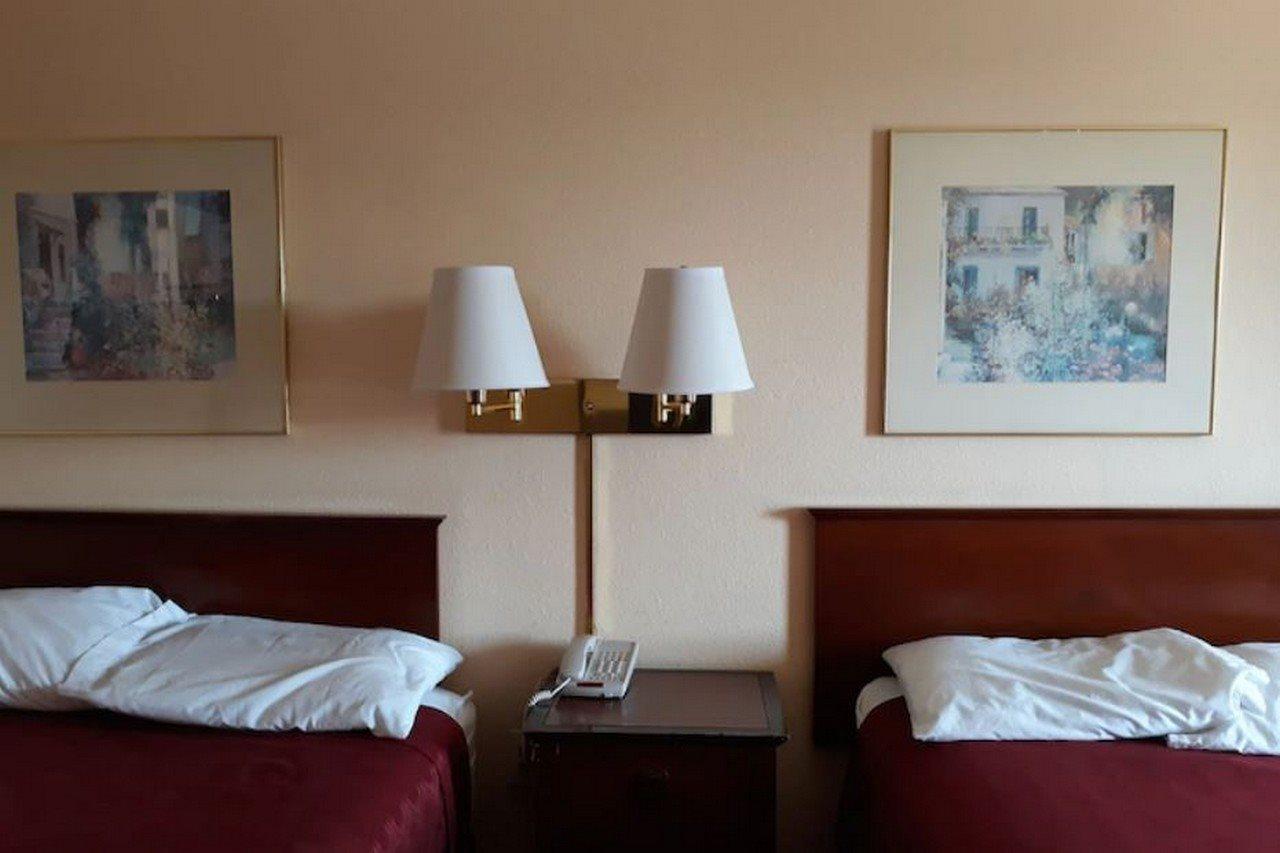 Americas Best Value Inn Stockbridge Exterior photo