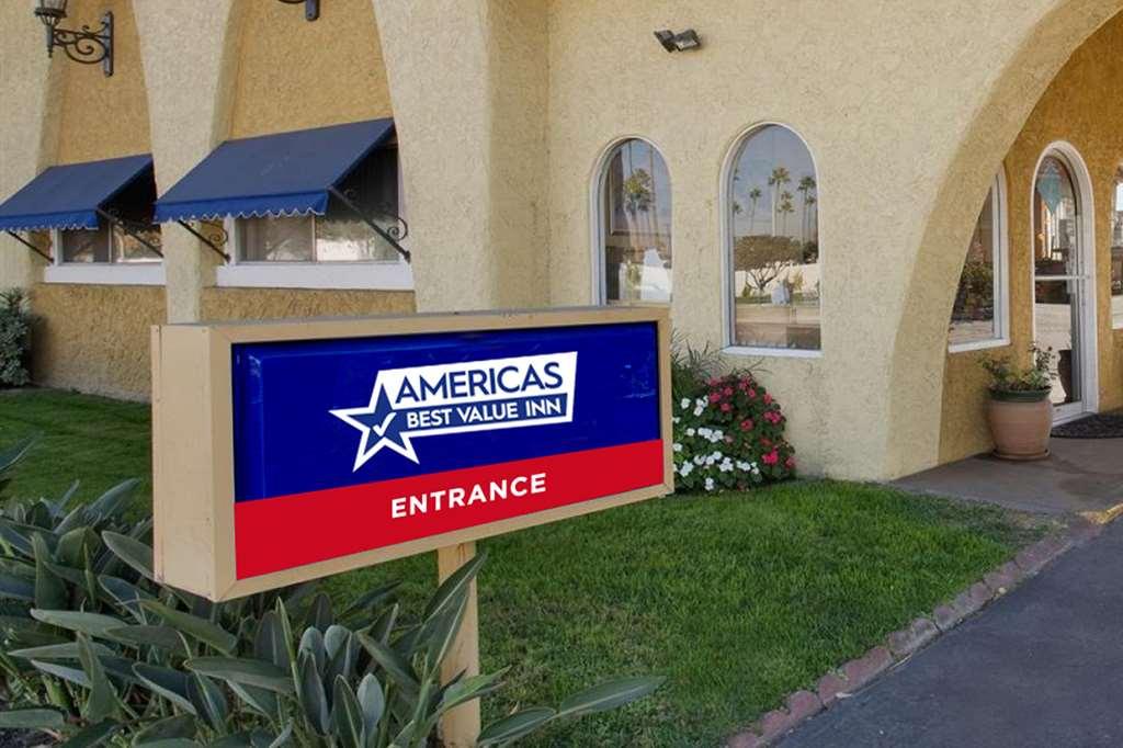 Americas Best Value Inn Stockbridge Exterior photo