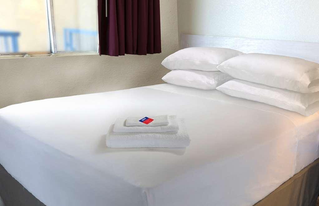 Americas Best Value Inn Stockbridge Room photo