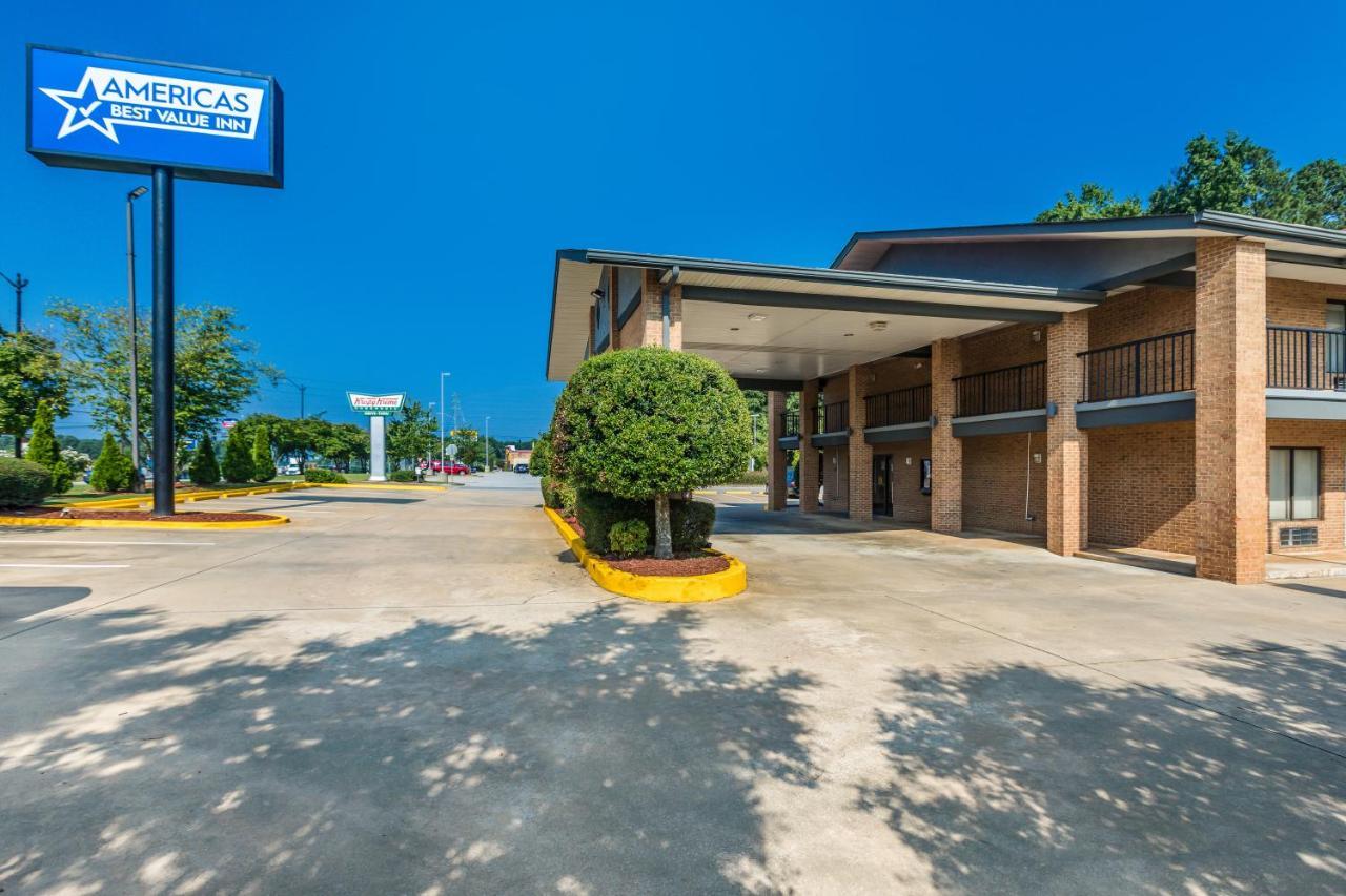 Americas Best Value Inn Stockbridge Exterior photo