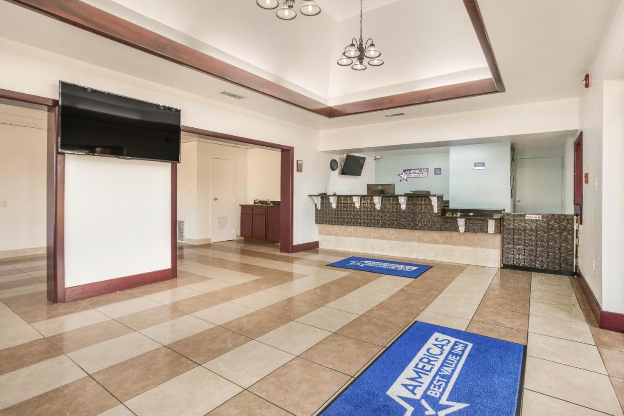 Americas Best Value Inn Stockbridge Exterior photo
