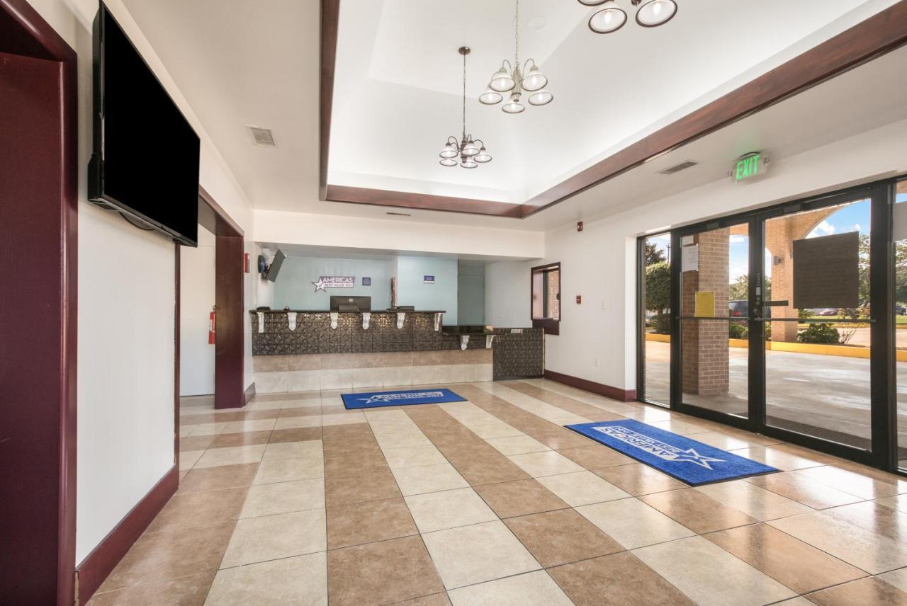Americas Best Value Inn Stockbridge Exterior photo