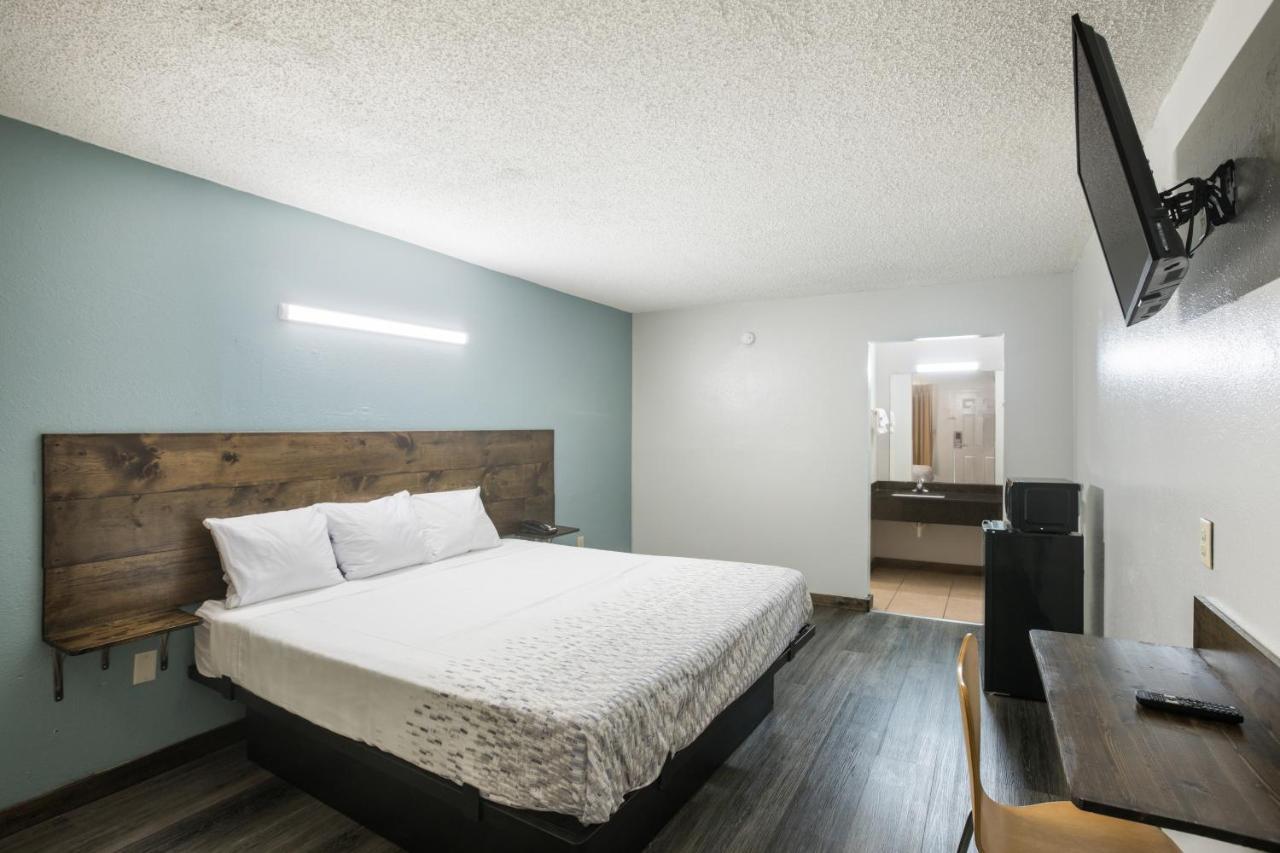Americas Best Value Inn Stockbridge Room photo