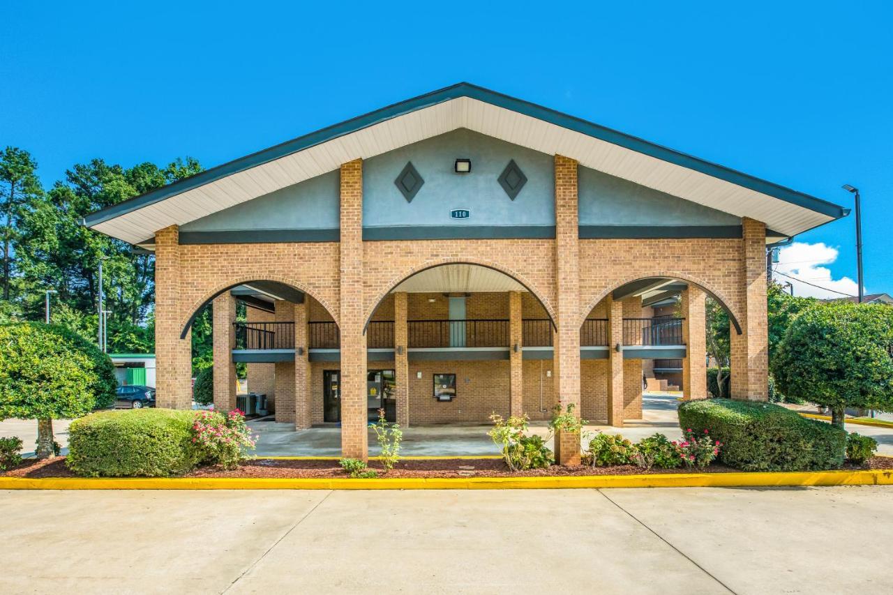 Americas Best Value Inn Stockbridge Exterior photo