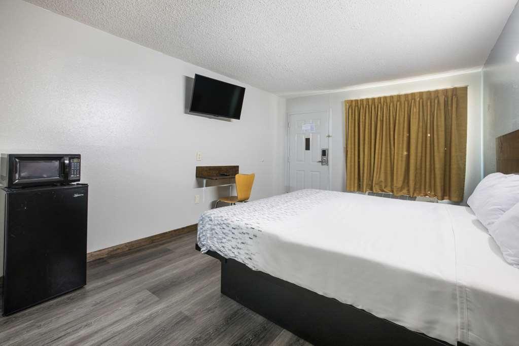 Americas Best Value Inn Stockbridge Room photo
