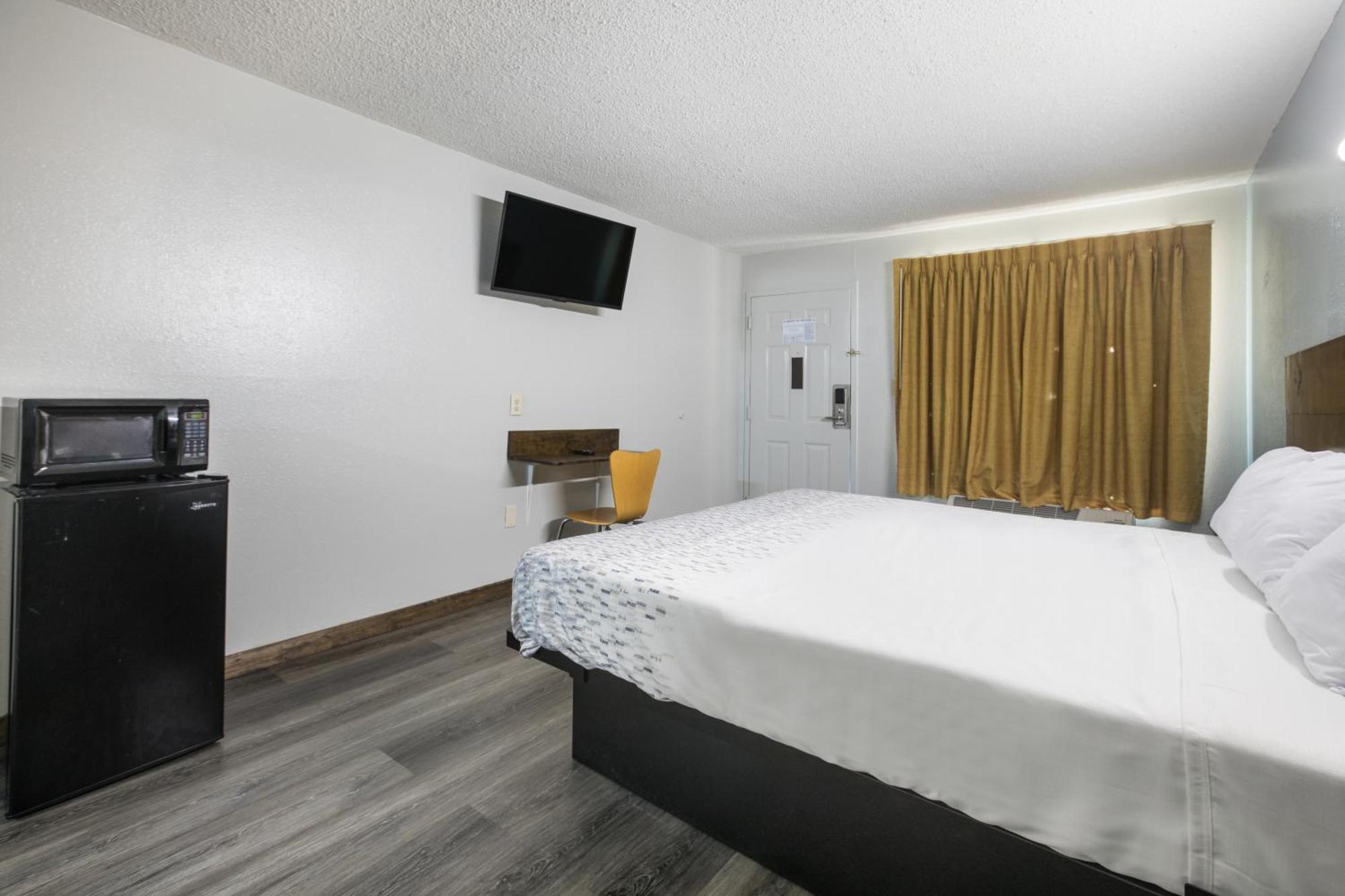 Americas Best Value Inn Stockbridge Room photo