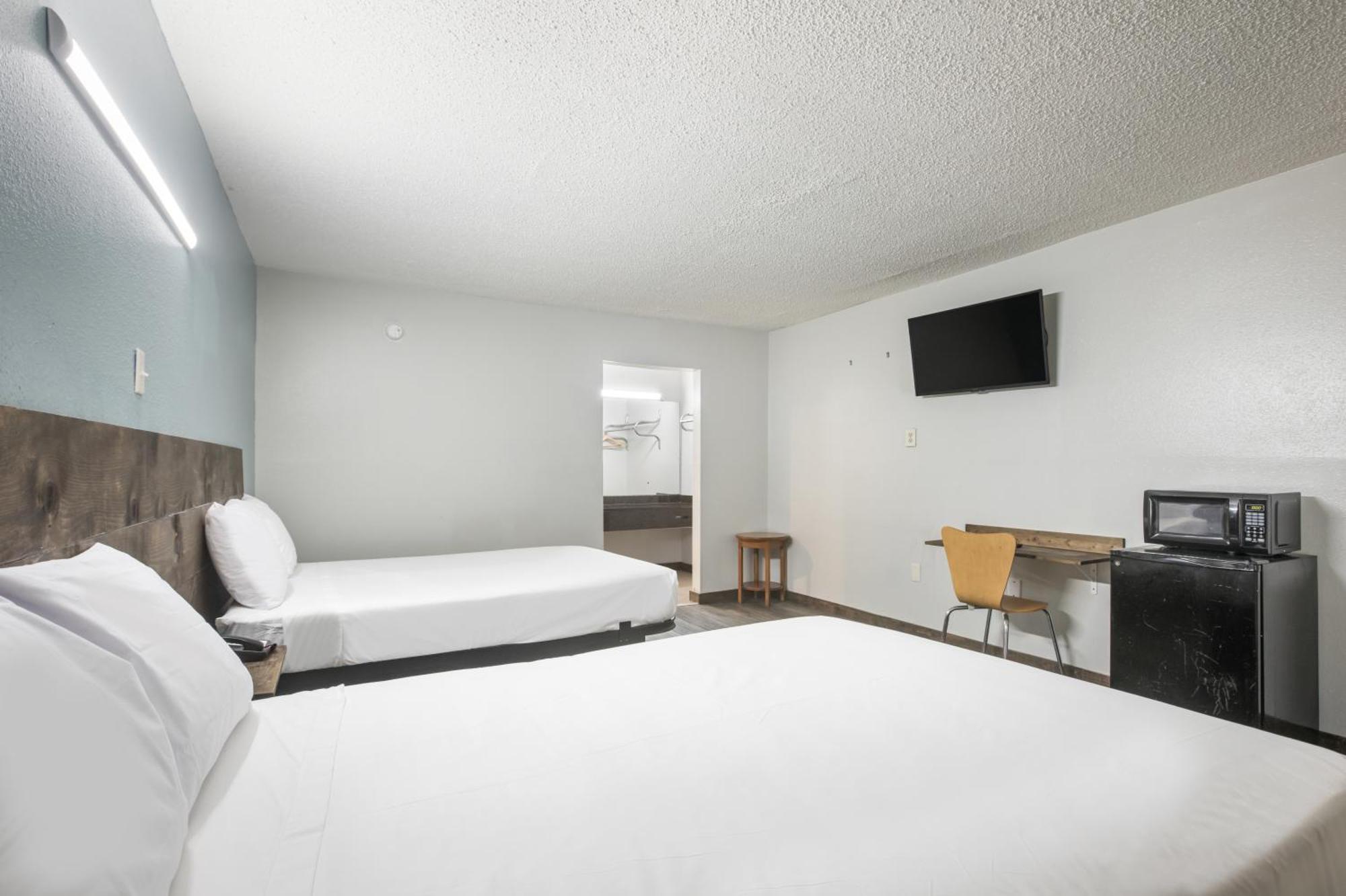 Americas Best Value Inn Stockbridge Room photo