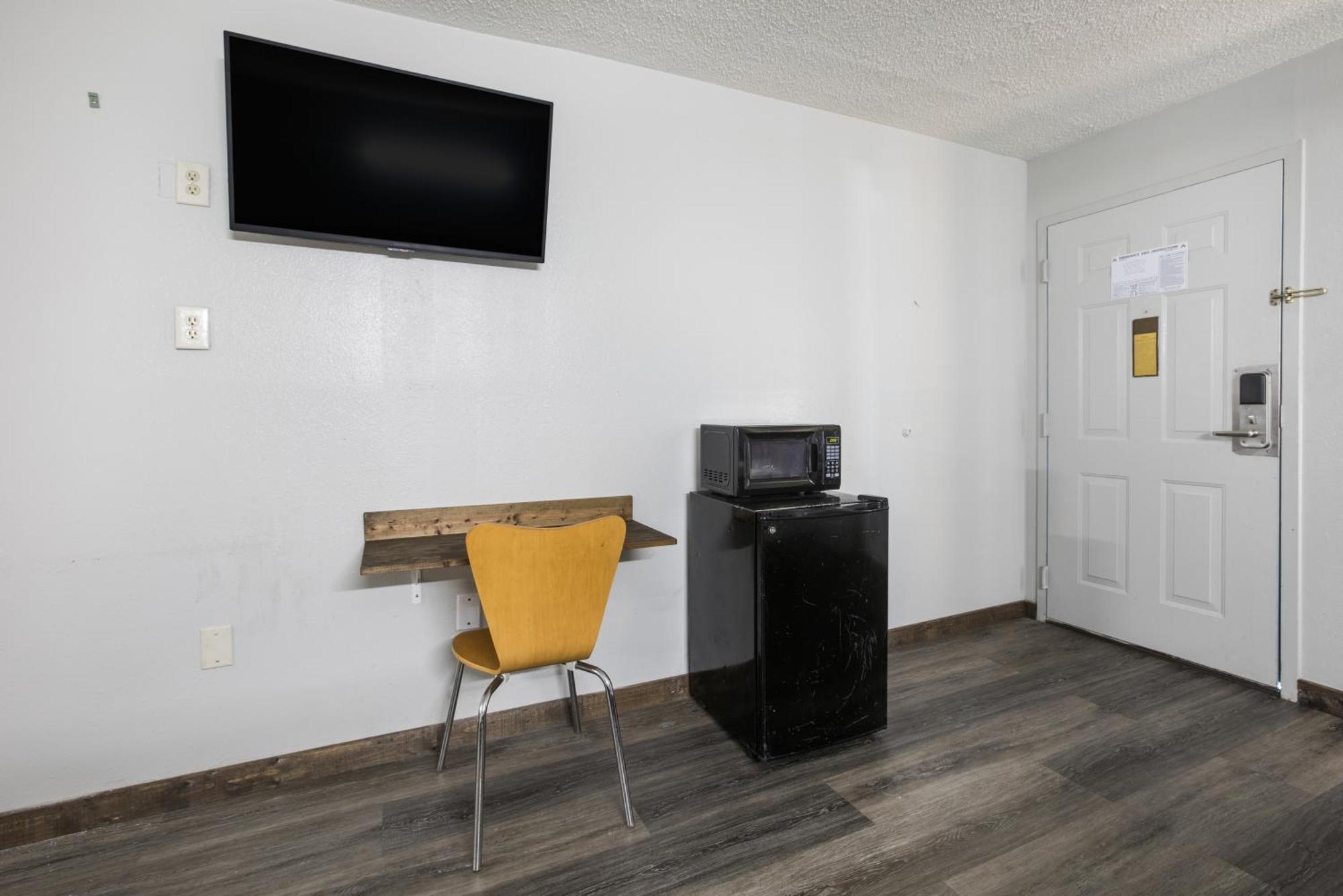Americas Best Value Inn Stockbridge Room photo