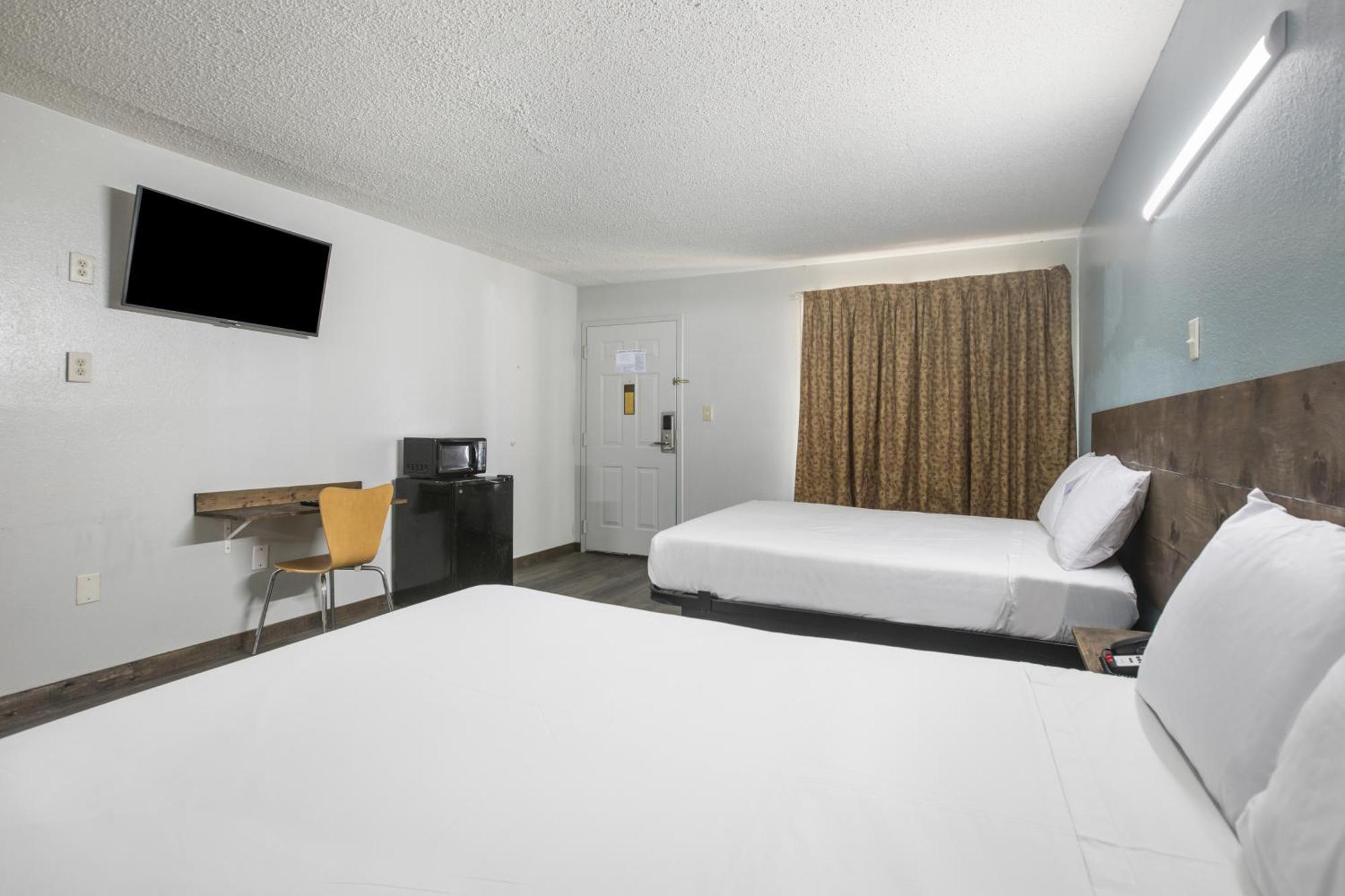 Americas Best Value Inn Stockbridge Room photo