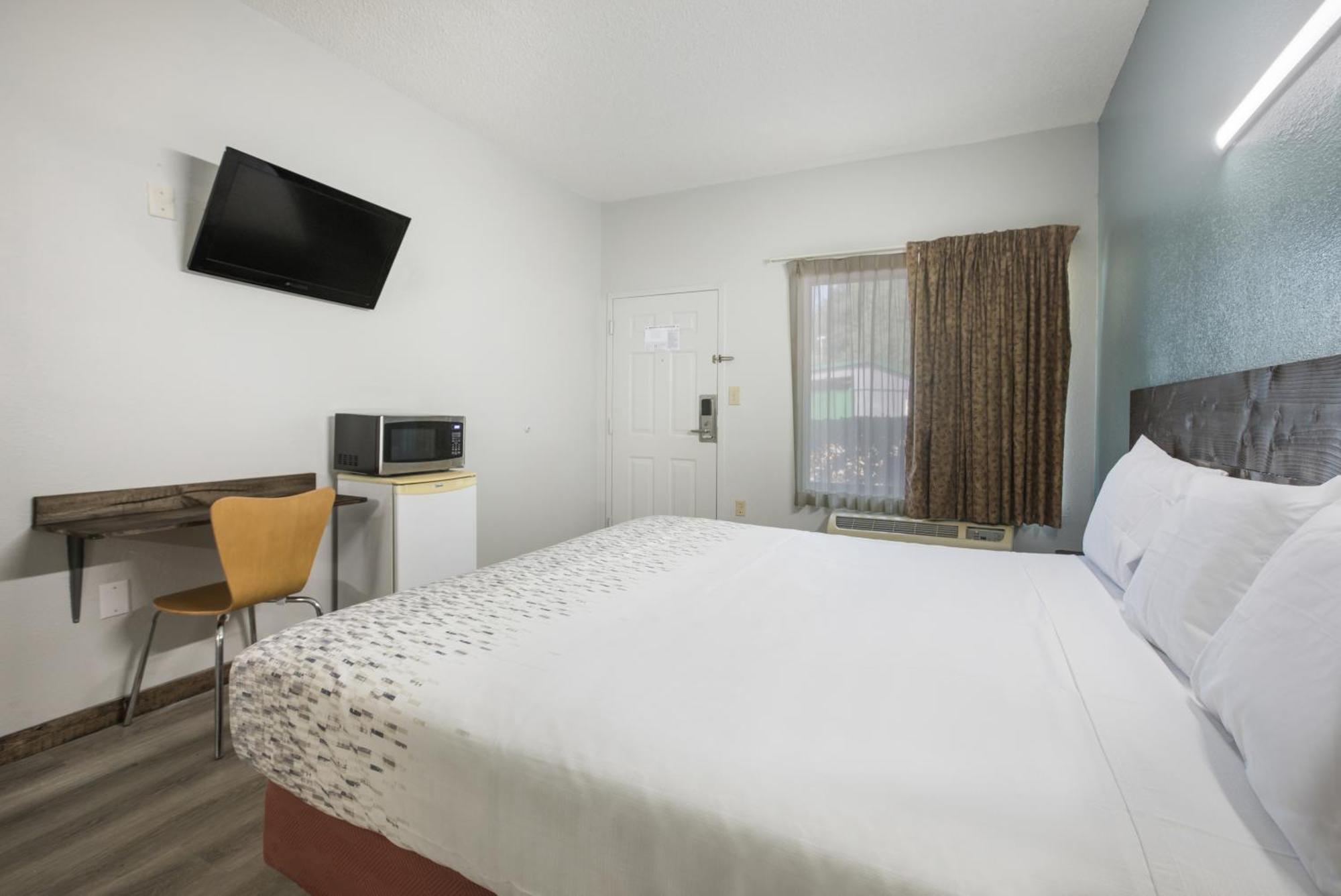 Americas Best Value Inn Stockbridge Room photo