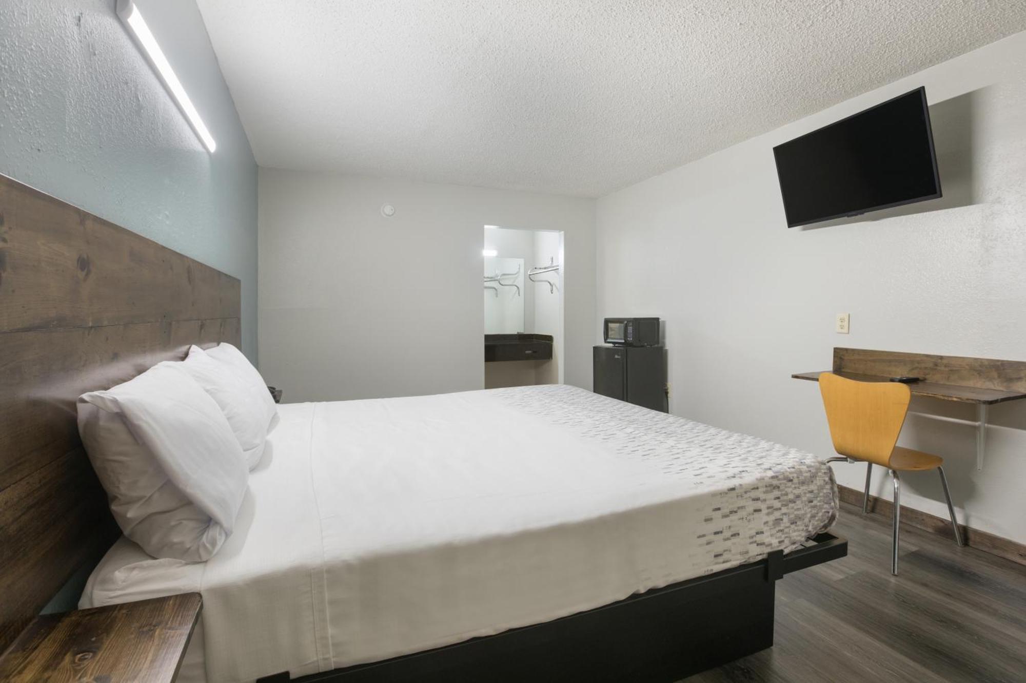 Americas Best Value Inn Stockbridge Room photo