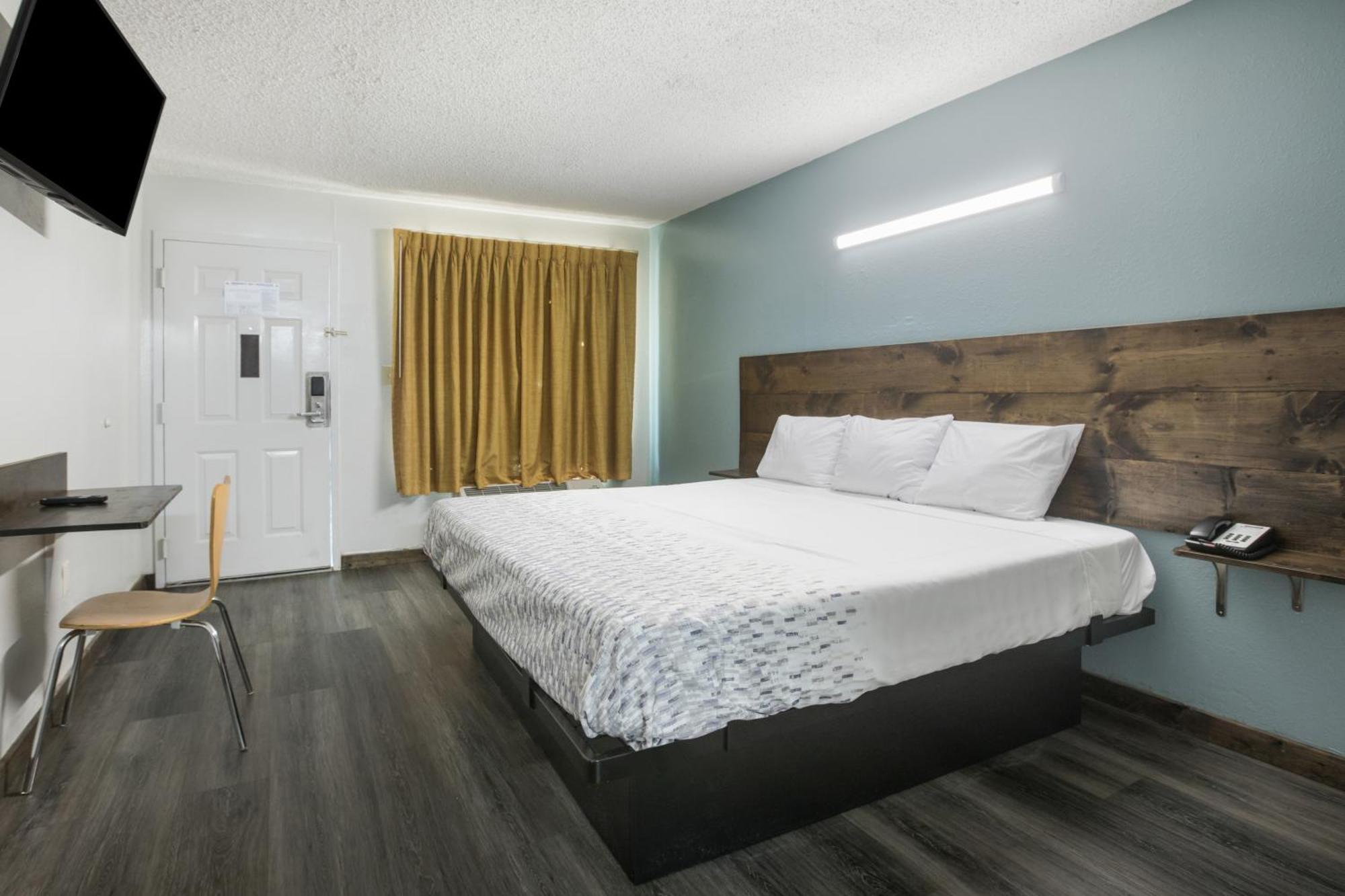 Americas Best Value Inn Stockbridge Room photo