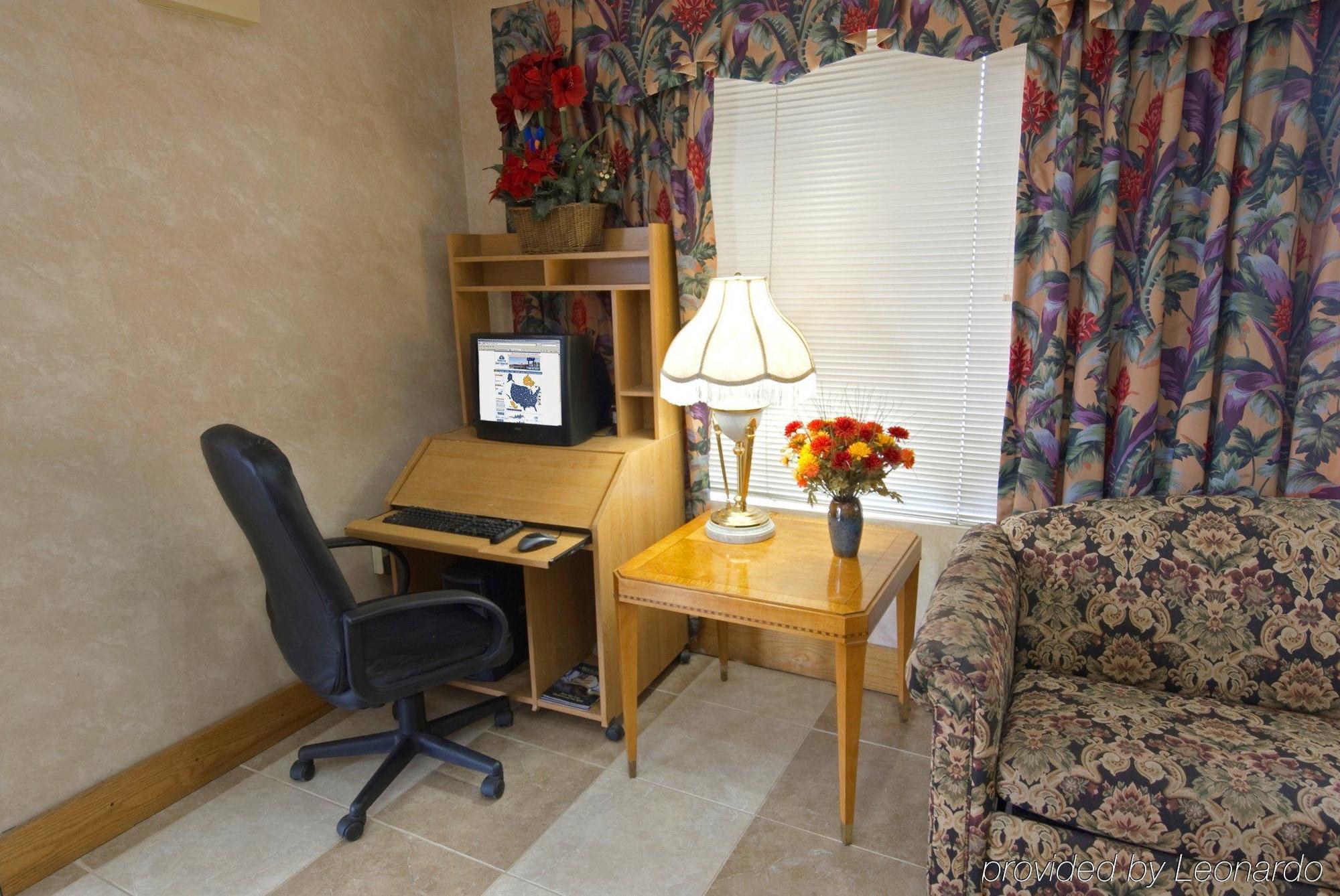 Americas Best Value Inn Stockbridge Room photo