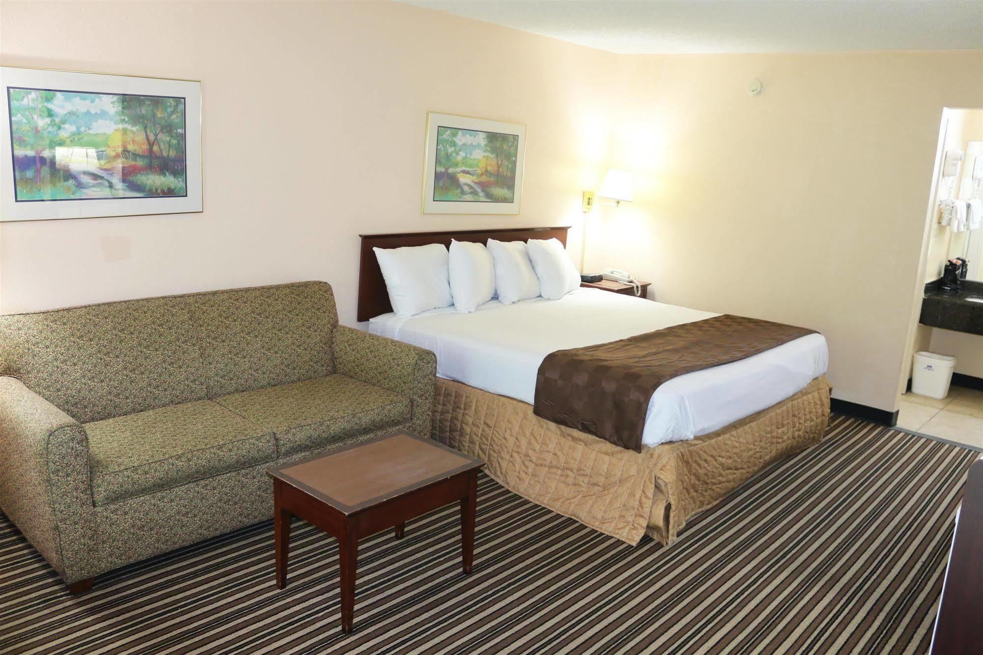 Americas Best Value Inn Stockbridge Exterior photo