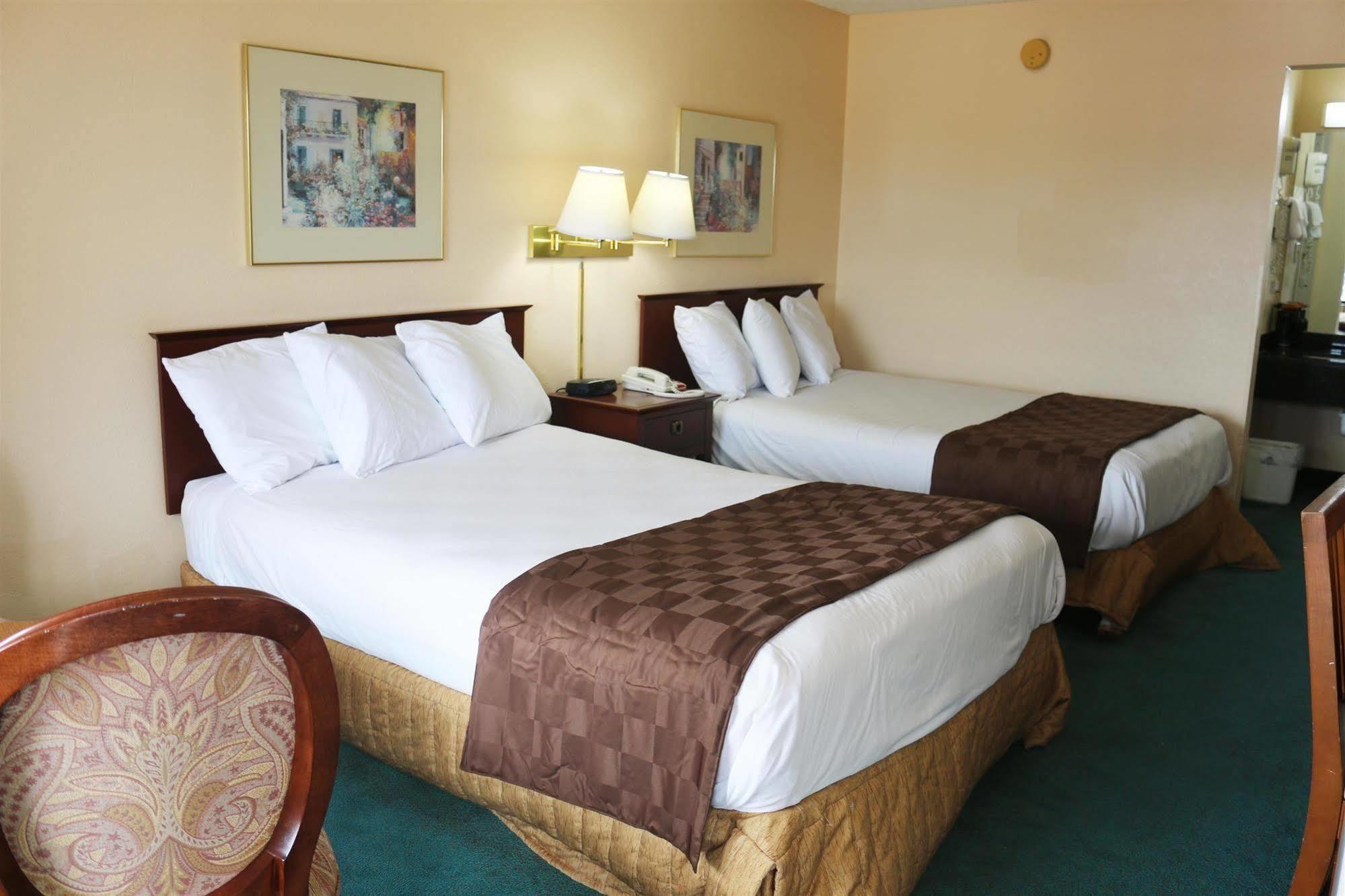 Americas Best Value Inn Stockbridge Exterior photo