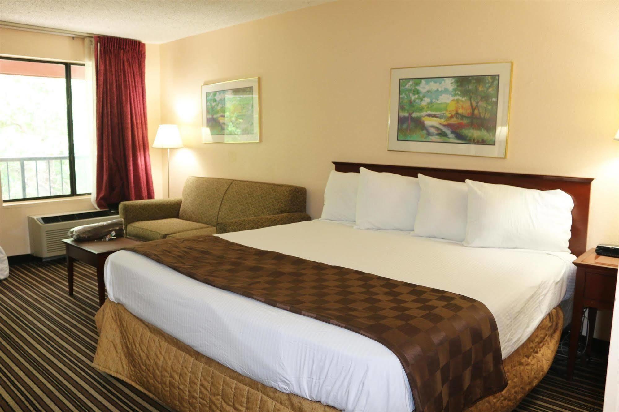 Americas Best Value Inn Stockbridge Exterior photo